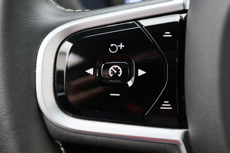 Volvo V60 2.0 T8 Recharge AWD R-Design Leer/Stof, Panoramadak, H&K, Camera, ACC, Standkachel, LED, DAB, 19''