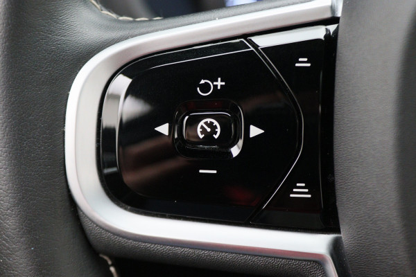 Volvo V60 2.0 T8 Recharge AWD R-Design Leer/Stof, Panoramadak, H&K, Camera, ACC, Standkachel, LED, DAB, 19''