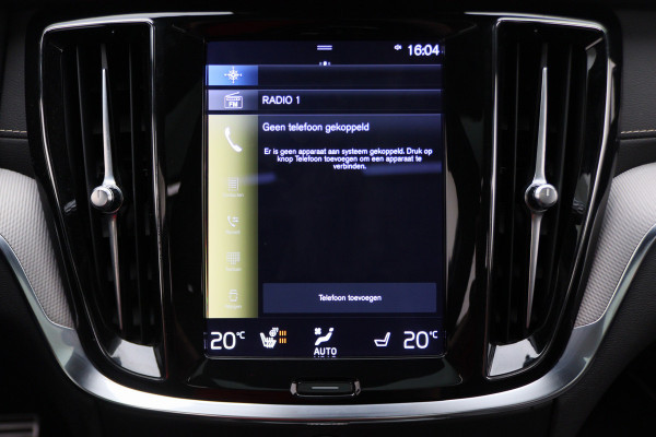 Volvo V60 2.0 T8 Recharge AWD R-Design Leer/Stof, Panoramadak, H&K, Camera, ACC, Standkachel, LED, DAB, 19''