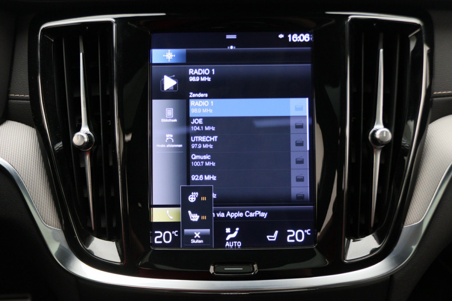 Volvo V60 2.0 T8 Recharge AWD R-Design Leer/Stof, Panoramadak, H&K, Camera, ACC, Standkachel, LED, DAB, 19''