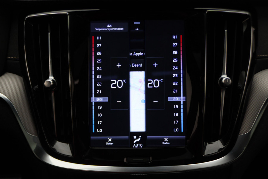 Volvo V60 2.0 T8 Recharge AWD R-Design Leer/Stof, Panoramadak, H&K, Camera, ACC, Standkachel, LED, DAB, 19''