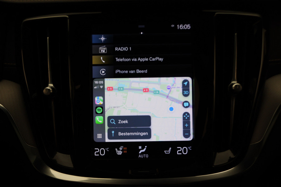 Volvo V60 2.0 T8 Recharge AWD R-Design Leer/Stof, Panoramadak, H&K, Camera, ACC, Standkachel, LED, DAB, 19''