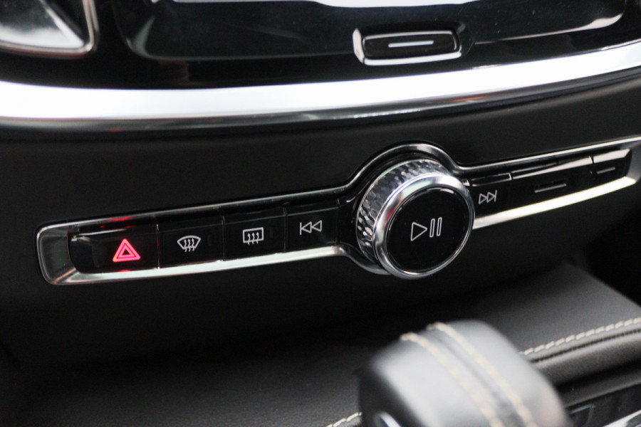 Volvo V60 2.0 T8 Recharge AWD R-Design Leer/Stof, Panoramadak, H&K, Camera, ACC, Standkachel, LED, DAB, 19''