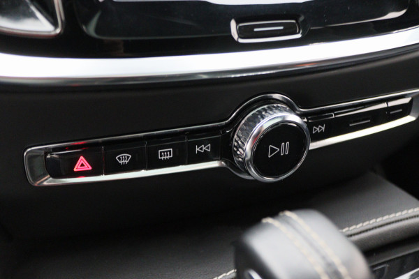Volvo V60 2.0 T8 Recharge AWD R-Design Leer/Stof, Panoramadak, H&K, Camera, ACC, Standkachel, LED, DAB, 19''
