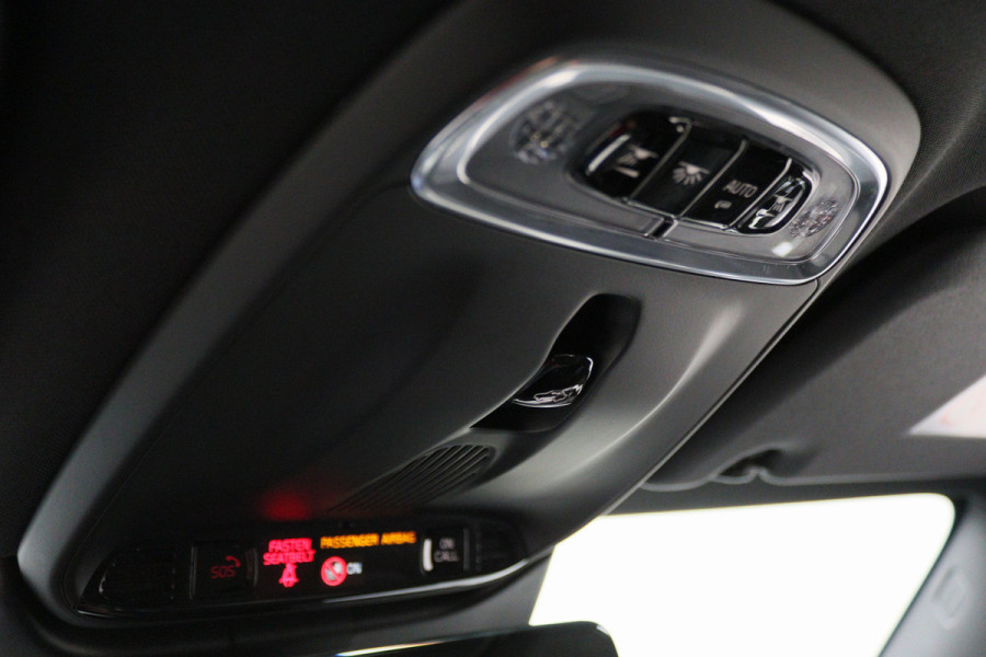 Volvo V60 2.0 T8 Recharge AWD R-Design Leer/Stof, Panoramadak, H&K, Camera, ACC, Standkachel, LED, DAB, 19''
