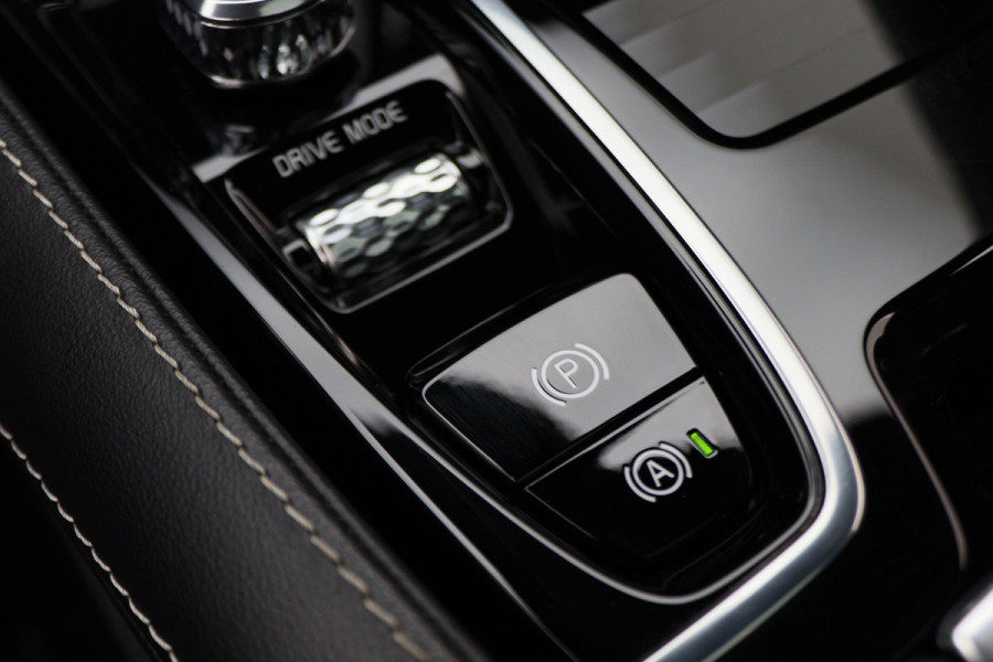 Volvo V60 2.0 T8 Recharge AWD R-Design Leer/Stof, Panoramadak, H&K, Camera, ACC, Standkachel, LED, DAB, 19''