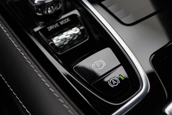 Volvo V60 2.0 T8 Recharge AWD R-Design Leer/Stof, Panoramadak, H&K, Camera, ACC, Standkachel, LED, DAB, 19''