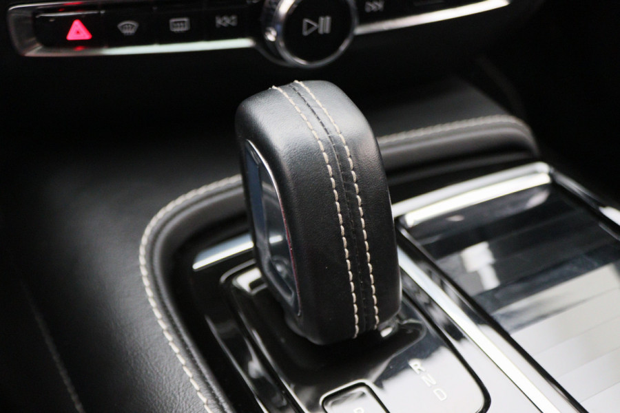 Volvo V60 2.0 T8 Recharge AWD R-Design Leer/Stof, Panoramadak, H&K, Camera, ACC, Standkachel, LED, DAB, 19''