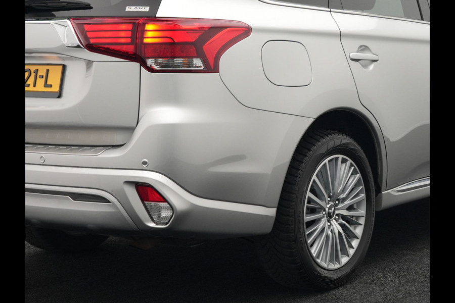Mitsubishi Outlander 2.4 Intense Plug in Hybrid 225pk PHEV | Carplay | Parkeersensoren | Stoelverwarming | L.M. 18" | Camera | Cruise Control | Climate Control | DAB |