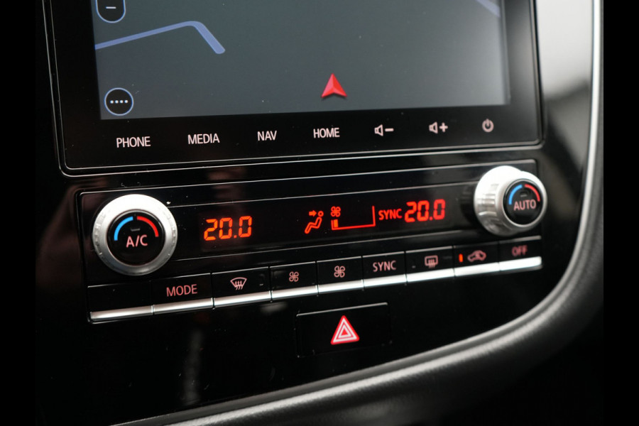 Mitsubishi Outlander 2.4 Intense Plug in Hybrid 225pk PHEV | Carplay | Parkeersensoren | Stoelverwarming | L.M. 18" | Camera | Cruise Control | Climate Control | DAB |