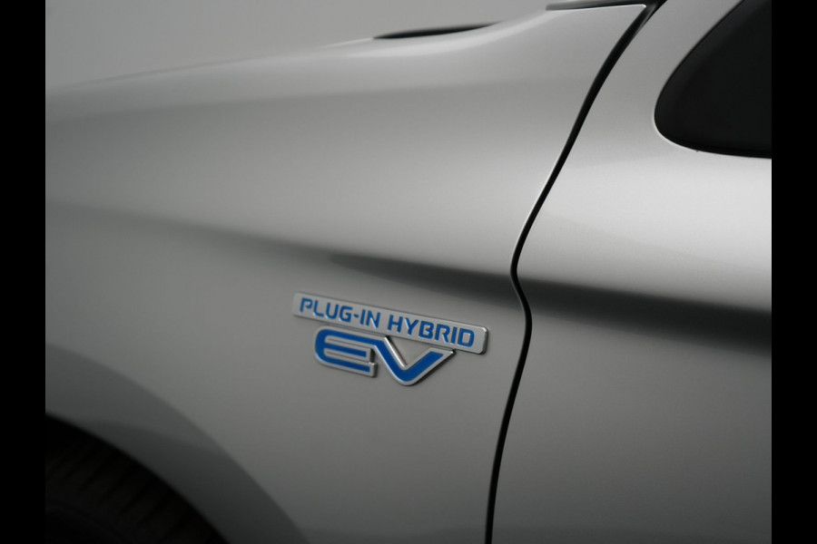 Mitsubishi Outlander 2.4 Intense Plug in Hybrid 225pk PHEV | Carplay | Parkeersensoren | Stoelverwarming | L.M. 18" | Camera | Cruise Control | Climate Control | DAB |