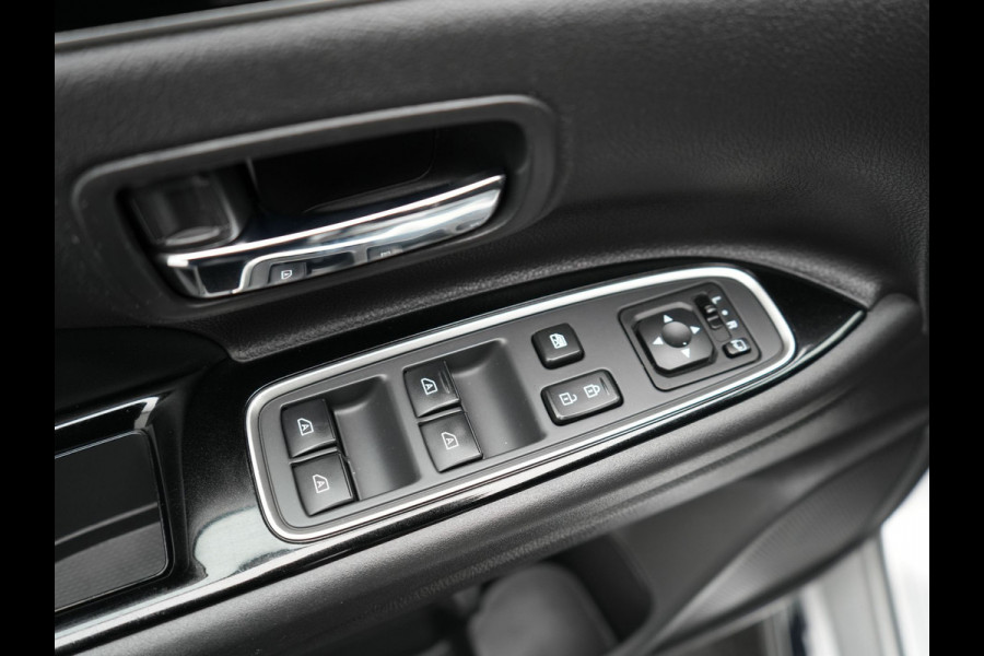 Mitsubishi Outlander 2.4 Intense Plug in Hybrid 225pk PHEV | Carplay | Parkeersensoren | Stoelverwarming | L.M. 18" | Camera | Cruise Control | Climate Control | DAB |