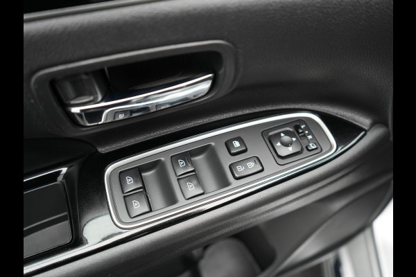 Mitsubishi Outlander 2.4 Intense Plug in Hybrid 225pk PHEV | Carplay | Parkeersensoren | Stoelverwarming | L.M. 18" | Camera | Cruise Control | Climate Control | DAB |
