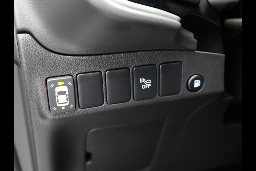 Mitsubishi Outlander 2.4 Intense Plug in Hybrid 225pk PHEV | Carplay | Parkeersensoren | Stoelverwarming | L.M. 18" | Camera | Cruise Control | Climate Control | DAB |