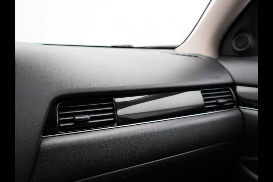 Mitsubishi Outlander 2.4 Intense Plug in Hybrid 225pk PHEV | Carplay | Parkeersensoren | Stoelverwarming | L.M. 18" | Camera | Cruise Control | Climate Control | DAB |