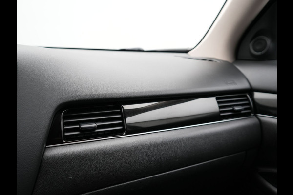 Mitsubishi Outlander 2.4 Intense Plug in Hybrid 225pk PHEV | Carplay | Parkeersensoren | Stoelverwarming | L.M. 18" | Camera | Cruise Control | Climate Control | DAB |