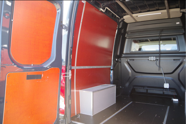 Iveco Daily 35S18HV 3.0 180PK AUT. DC-5P, 2X SCHUIFDEUR, 3.5T TREKHAAK, LED, CAMERA, CRUISE, CLIMA, NAVI, NL AUTO, NAP