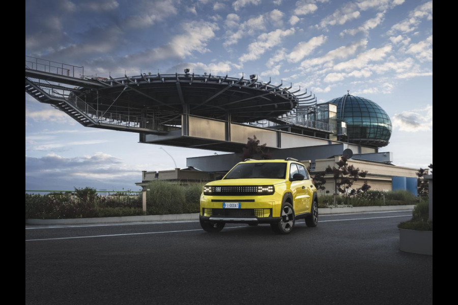 Fiat Grande Panda La Prima 44 kWh | Clima | Cruise | Camera | Apple Carplay | 17" | Navi | Winter Pack