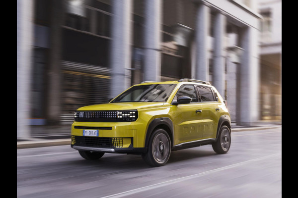 Fiat Grande Panda La Prima 44 kWh | Clima | Cruise | Camera | Apple Carplay | 17" | Navi | Winter Pack