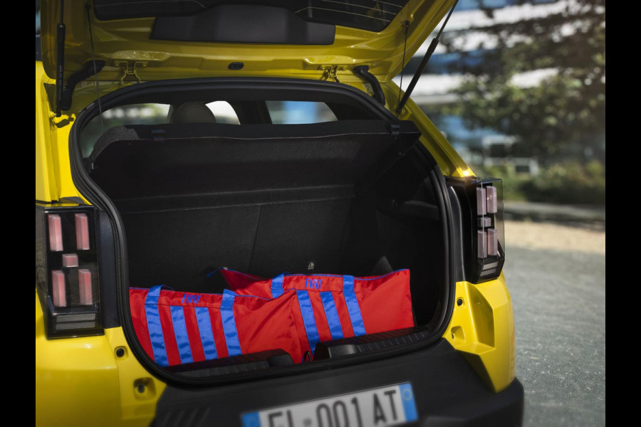 Fiat Grande Panda La Prima 44 kWh | Clima | Cruise | Camera | Apple Carplay | 17" | Navi | Winter Pack