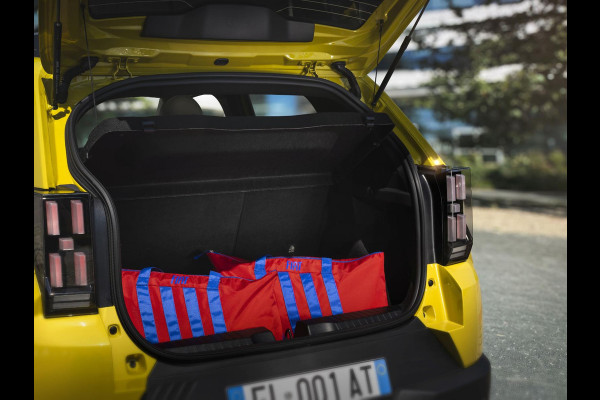 Fiat Grande Panda La Prima 44 kWh | Clima | Cruise | Camera | Apple Carplay | 17" | Navi | Winter Pack