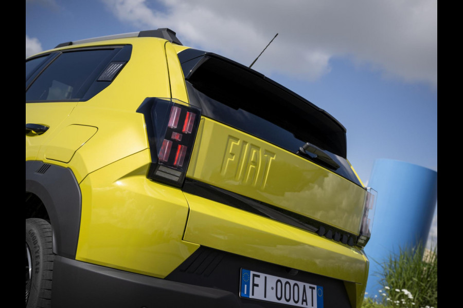 Fiat Grande Panda La Prima 44 kWh | Clima | Cruise | Camera | Apple Carplay | 17" | Navi | Winter Pack