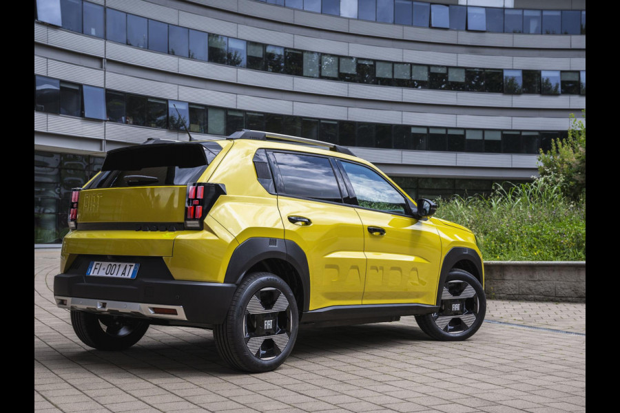 Fiat Grande Panda La Prima 44 kWh | Clima | Cruise | Camera | Apple Carplay | 17" | Navi | Winter Pack