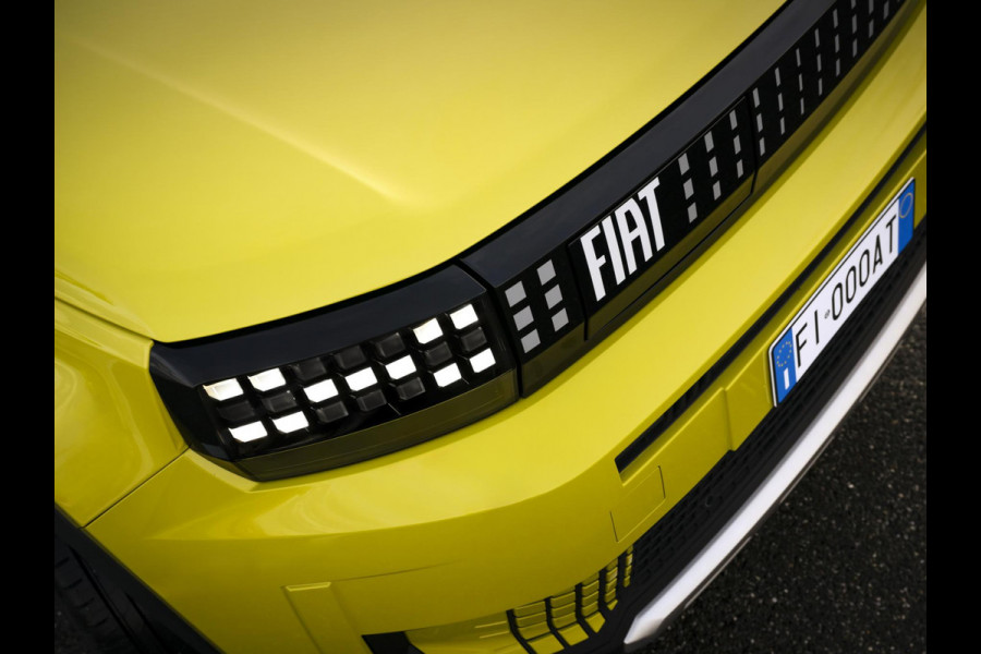 Fiat Grande Panda La Prima 44 kWh | Clima | Cruise | Camera | Apple Carplay | 17" | Navi | Winter Pack