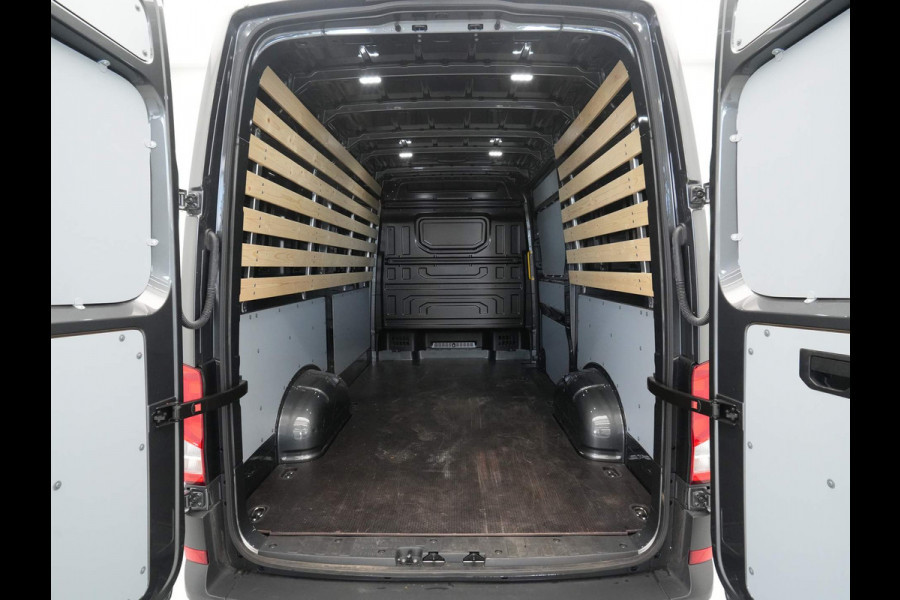 Volkswagen Crafter 30 2.0 TDI L3H3 Navi via App Camera Trekhaak Voorruitverwarming