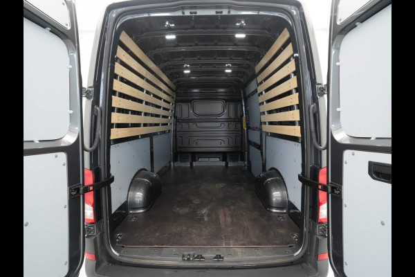 Volkswagen Crafter 30 2.0 TDI L3H3 Navi via App Camera Trekhaak Voorruitverwarming