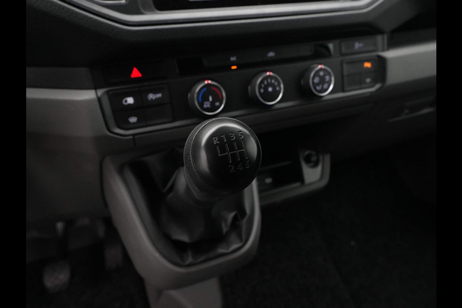 Volkswagen Crafter 30 2.0 TDI L3H3 Navi via App Camera Trekhaak Voorruitverwarming