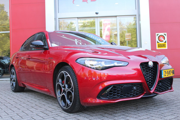 Alfa Romeo Giulia 2.0 T 280PK GME AWD VELOCE | ROSSO ETNA | SPERDIFFERENTIEEL Q4 | HARMAN KARDON BEAUTIFUL SOUND PACK 900W INCLUSIEF LEDEREN DASHBOARD | ALARM SYSTEEM | RIJASSISTENPAKKET | DODEHOEK DETECTIE | ELEKTRISCH BEDIENBARE VOORSTOELEN MET GEHEUGEN FUNCTIE | LEDEREN BEKLEDING | ZWARTE HEMELBEKLEDING | FULL LED MATRIX KOPLAMPEN | NAVIGATIE | APPLE CARPLAY/ANDROID AUTO | PARKEERSENSOREN VOOR EN ACHTER | 19" "5 PETALS " LICHTMETALEN VELGEN | ROOD GESPOTEN REMKLAUWEN | ADAPTIVE CRUISE CONTROL | STOEL VERWARMING | STUUR VERWARMING | | KEYLESS ENTRY/START |