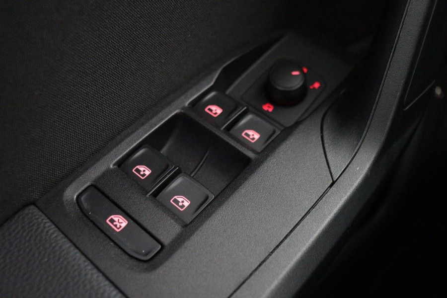 Seat Ibiza 1.0 TSI FR Intens | Stoelverwarming | Adaptive cruise | BEATS Pack | Full LED | Carplay | DAB | Camera | Climate control