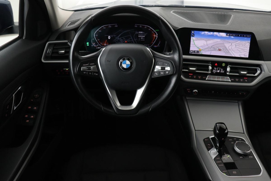 BMW 3 Serie 318i Business Edition | Stoelverwarming | Camera | Carplay | Live Cockpit | Full LED | Navigatie | Dodehoek detectie | Climate control