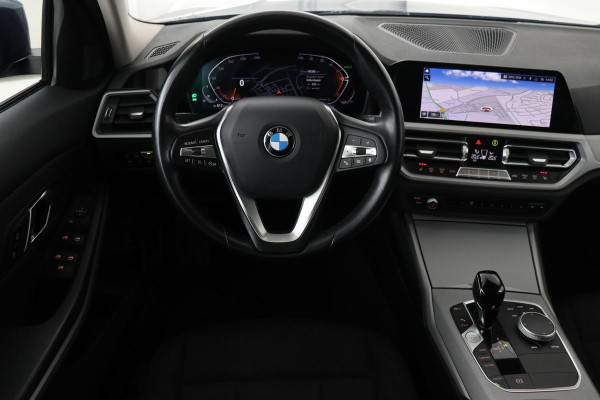 BMW 3 Serie 318i Business Edition | Stoelverwarming | Camera | Carplay | Live Cockpit | Full LED | Navigatie | Dodehoek detectie | Climate control
