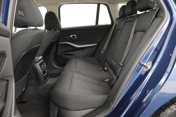 BMW 3 Serie 318i Business Edition | Stoelverwarming | Camera | Carplay | Live Cockpit | Full LED | Navigatie | Dodehoek detectie | Climate control