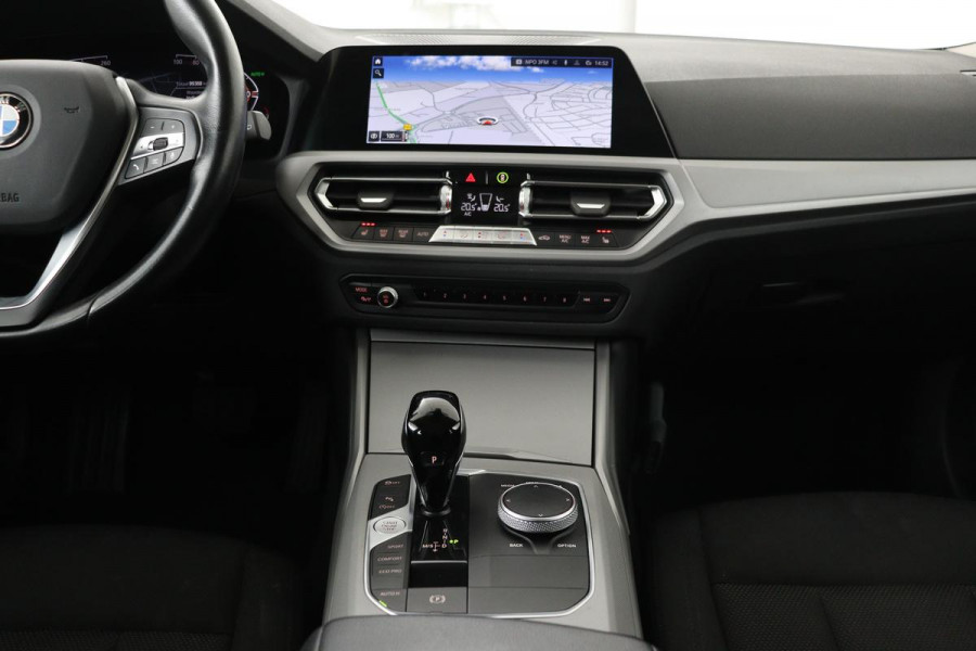 BMW 3 Serie 318i Business Edition | Stoelverwarming | Camera | Carplay | Live Cockpit | Full LED | Navigatie | Dodehoek detectie | Climate control
