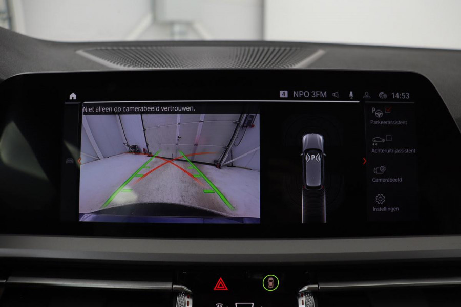 BMW 3 Serie 318i Business Edition | Stoelverwarming | Camera | Carplay | Live Cockpit | Full LED | Navigatie | Dodehoek detectie | Climate control