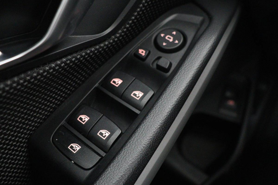 BMW 3 Serie 318i Business Edition | Stoelverwarming | Camera | Carplay | Live Cockpit | Full LED | Navigatie | Dodehoek detectie | Climate control