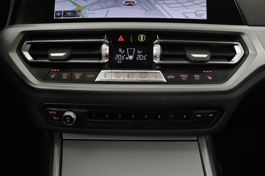 BMW 3 Serie 318i Business Edition | Stoelverwarming | Camera | Carplay | Live Cockpit | Full LED | Navigatie | Dodehoek detectie | Climate control
