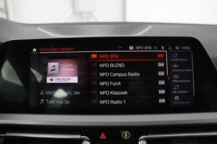 BMW 3 Serie 318i Business Edition | Stoelverwarming | Camera | Carplay | Live Cockpit | Full LED | Navigatie | Dodehoek detectie | Climate control