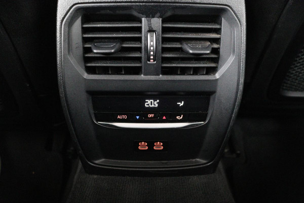 BMW 3 Serie 318i Business Edition | Stoelverwarming | Camera | Carplay | Live Cockpit | Full LED | Navigatie | Dodehoek detectie | Climate control