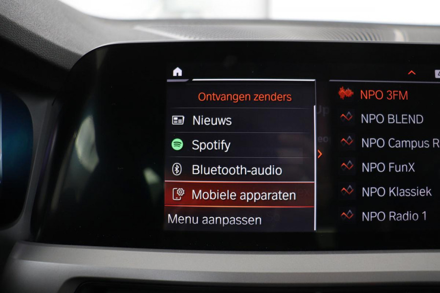 BMW 3 Serie 318i Business Edition | Stoelverwarming | Camera | Carplay | Live Cockpit | Full LED | Navigatie | Dodehoek detectie | Climate control