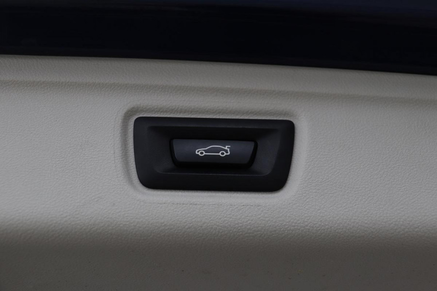 BMW 3 Serie 318i Business Edition | Stoelverwarming | Camera | Carplay | Live Cockpit | Full LED | Navigatie | Dodehoek detectie | Climate control