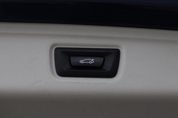 BMW 3 Serie 318i Business Edition | Stoelverwarming | Camera | Carplay | Live Cockpit | Full LED | Navigatie | Dodehoek detectie | Climate control