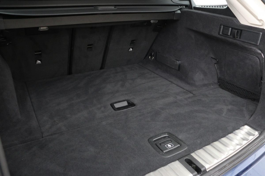 BMW 3 Serie 318i Business Edition | Stoelverwarming | Camera | Carplay | Live Cockpit | Full LED | Navigatie | Dodehoek detectie | Climate control