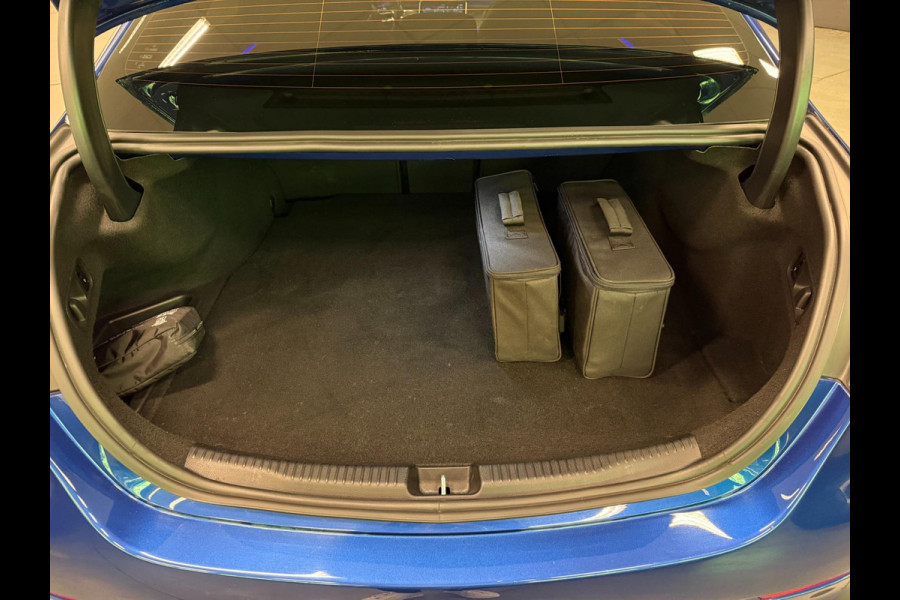 Mercedes-Benz C-Klasse 300 e AMG BLACK-LINE 313PK PANO/V-COCKPIT/NAVI/DAB/CARPLAY/CAM///