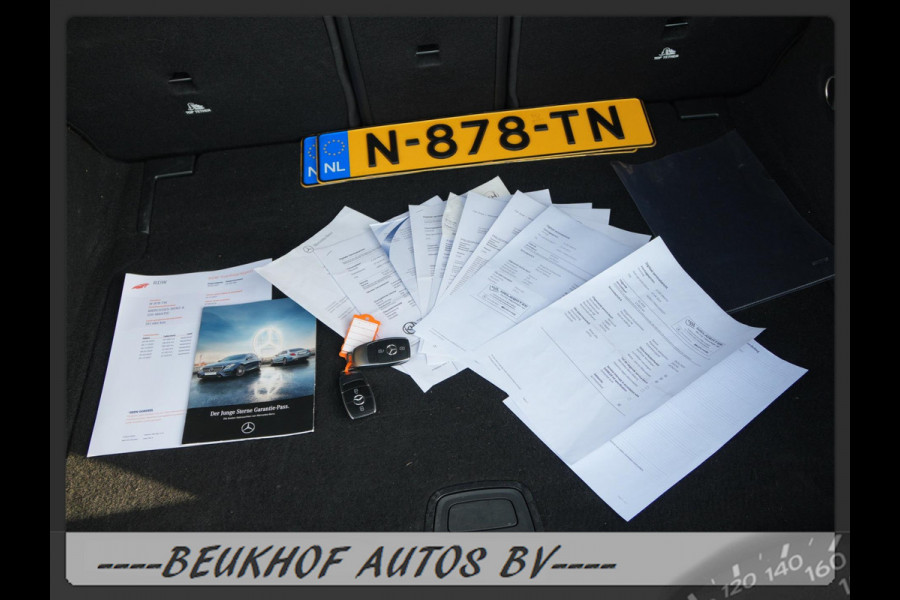 Mercedes-Benz A-Klasse 220 4MATIC Premium Pano Leer Nav Cam