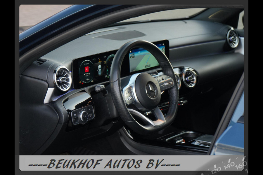 Mercedes-Benz A-Klasse 220 4MATIC Premium Pano Leer Nav Cam