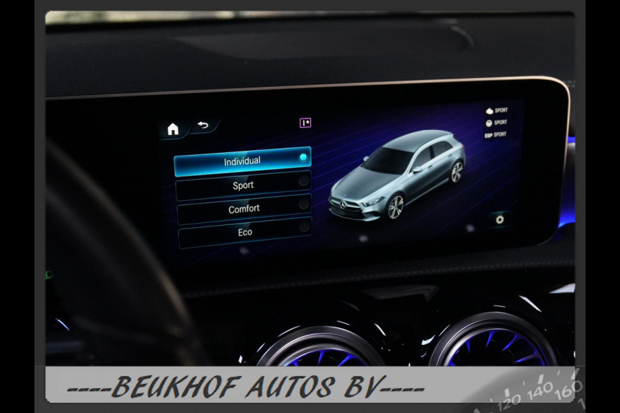 Mercedes-Benz A-Klasse 220 4MATIC Premium Pano Leer Nav Cam